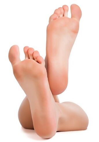 Beaux pieds et orteils - le résultat de l'utilisation de la crème Zenidol